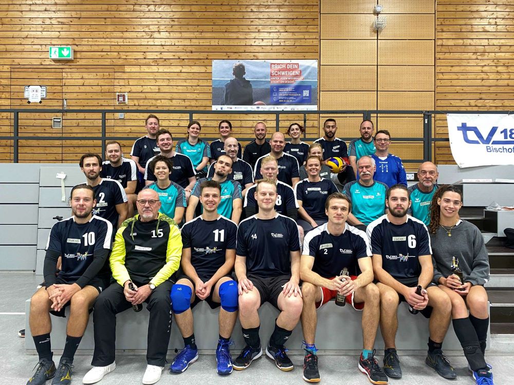 Die Volleyballerinnen und Volleyballer des Schleifchenturniers